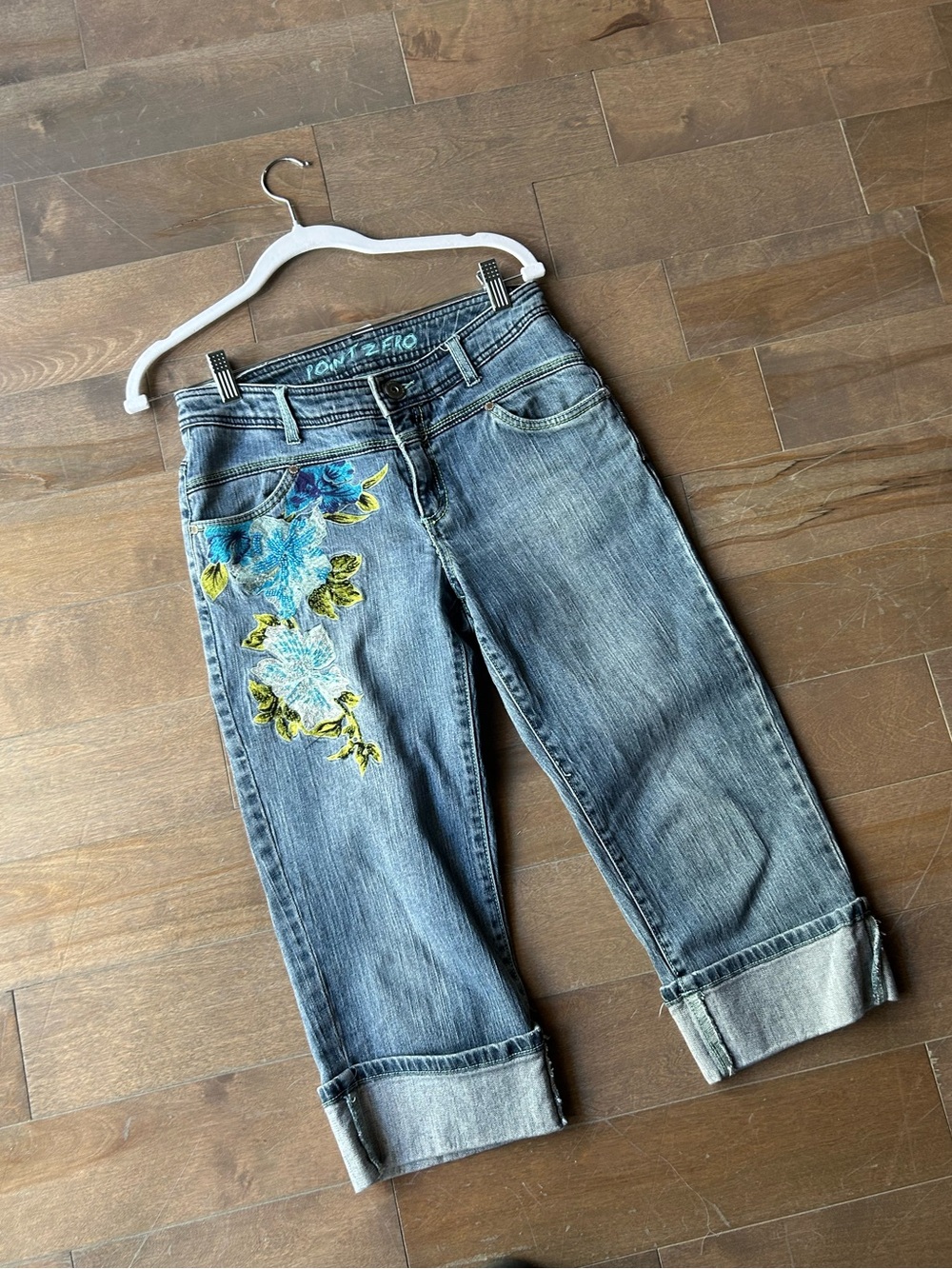Women’s Light Wash Embroidered Capri Jeans - Blue Floral
